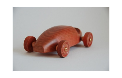 Petite voiture artisanale en bois