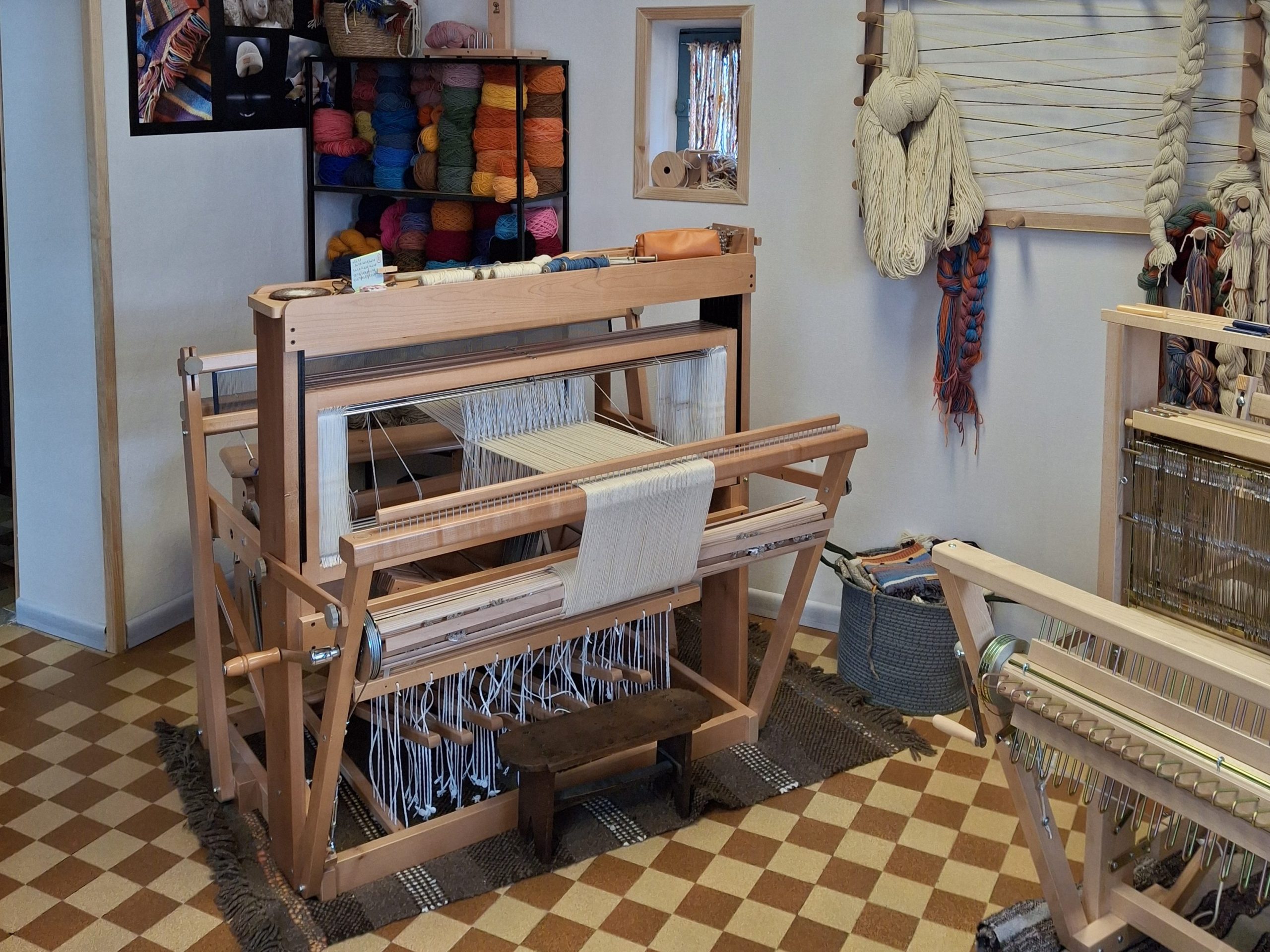 Créer son atelier artisanal : Initiez-vous à l’art du tissage traditionnel !