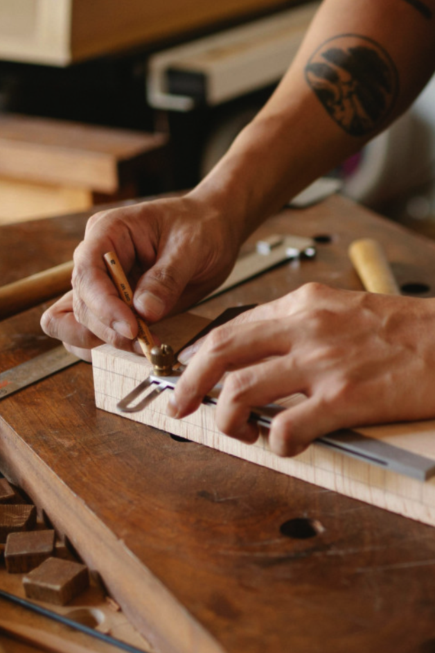 Savoir Faire et Découverte - Devenez Ébéniste : Maîtrisez les techniques essentielles pour lancer vos projets