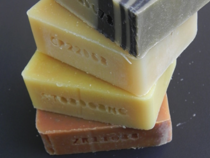 Créer son atelier artisanal : De l'élevage d'ânes à la fabrication de cosmétiques au lait d'ânesse