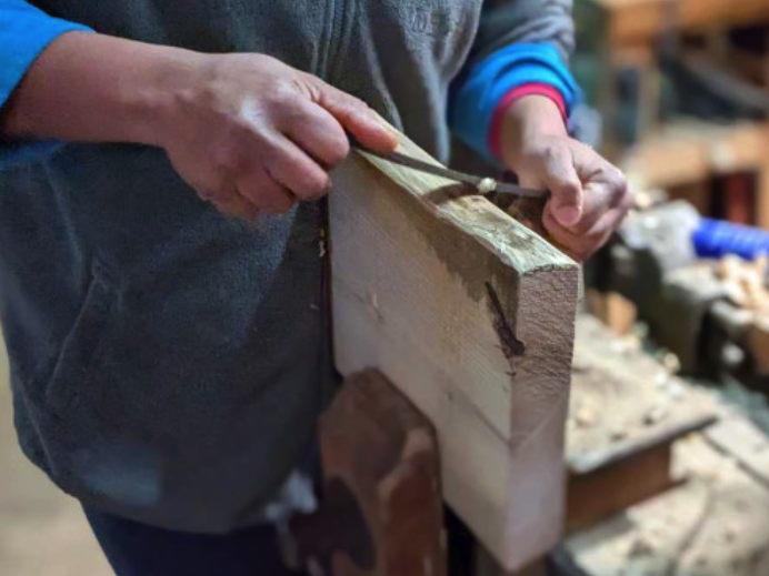 Formation à la Menuiserie naturelle : Créez votre pergola en châtaignier à partir de bois de forêt