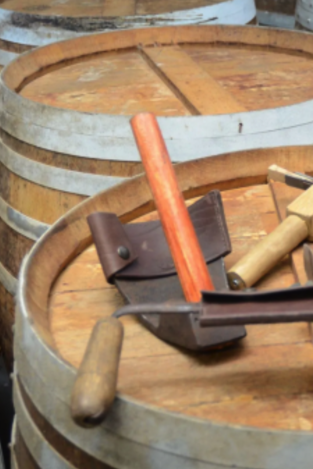 Savoir Faire et Découverte - Découverte du métier de tonnelier : travail du bois et fabrication d’un fût