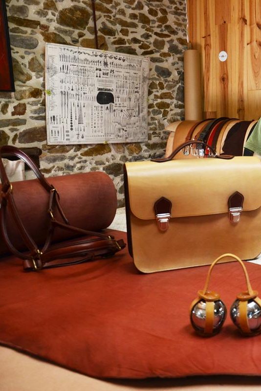 Savoir Faire et Découverte - Initiation à la sellerie et au garnissage : Réparez et restaurez vos sièges et assises automobiles !