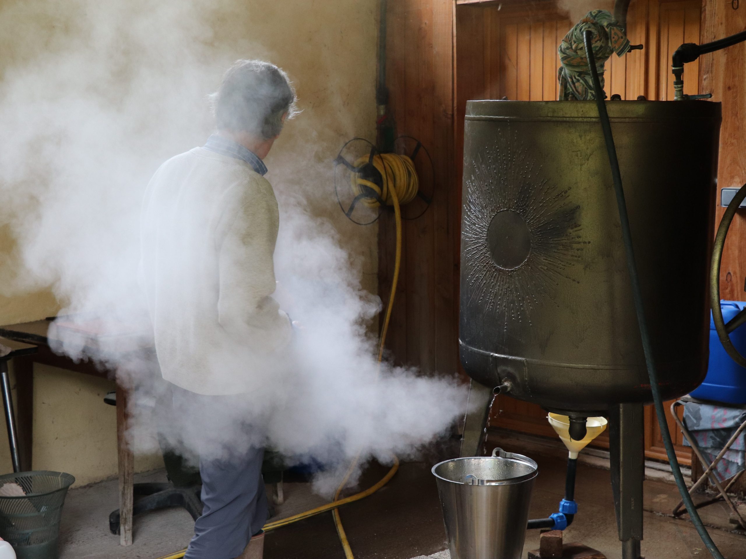 Créer son atelier de distillation : Devenez producteur d'huiles essentielles et d'hydrolats bio