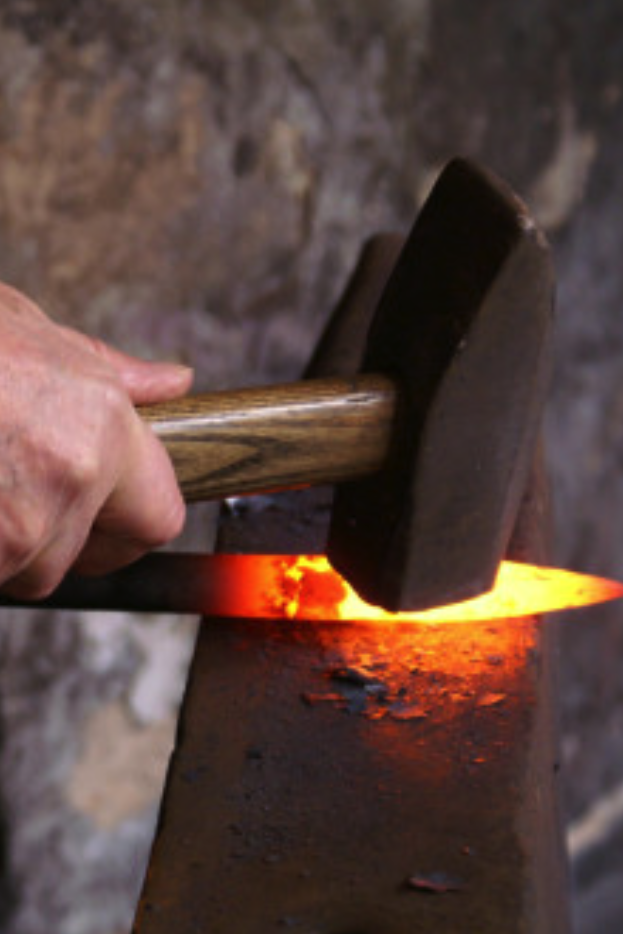 Savoir Faire et Découverte - Devenir forgeron : Immersion Ferronnerie d’Art & Ébénisterie