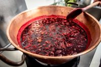 Marmite de confiture de fruits rouges