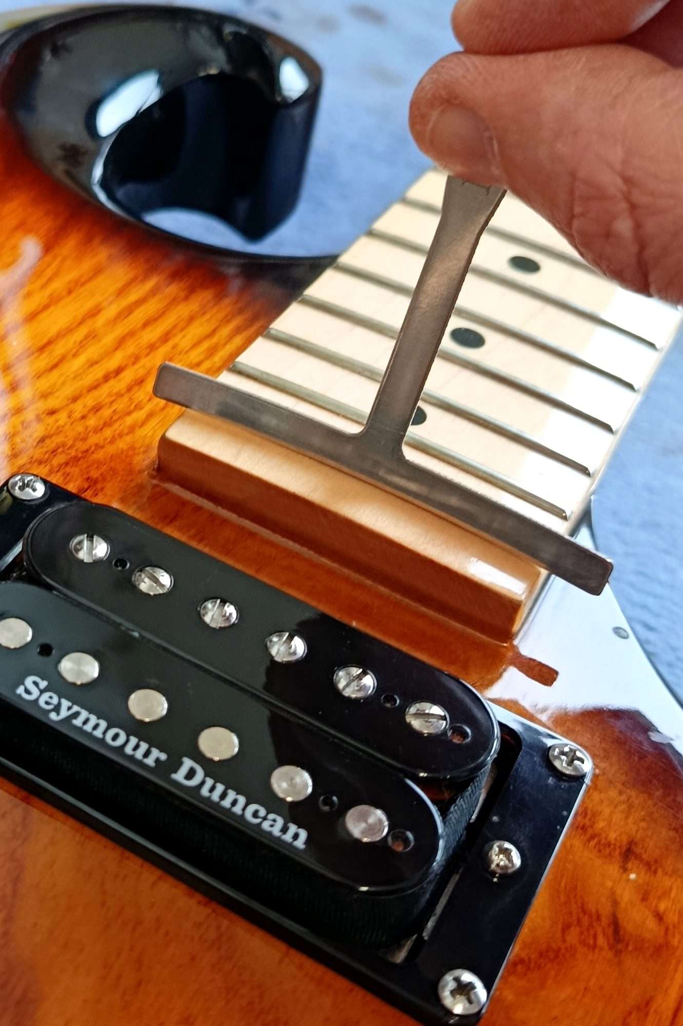 Savoir Faire et Découverte - Initiation à la Lutherie : Entretenir et régler sa guitare électrique